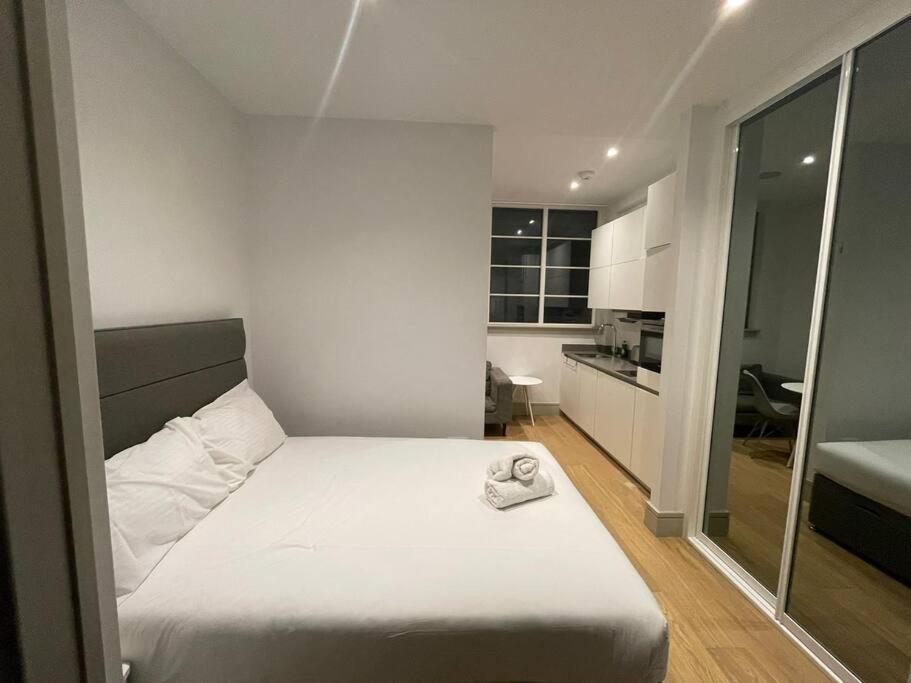 Monthly Stays 1Bed Serviced Studio Apartment Free Wifi & Netflix Whitechapel London Perfect For Solo & Coupled Guests Londres Exterior foto