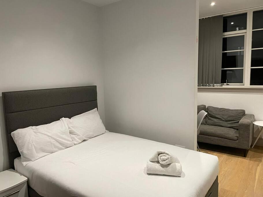 Monthly Stays 1Bed Serviced Studio Apartment Free Wifi & Netflix Whitechapel London Perfect For Solo & Coupled Guests Londres Exterior foto